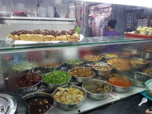 Great variety at San De Vegetarian 三德 - Blk 256 Yishun in North Singapore