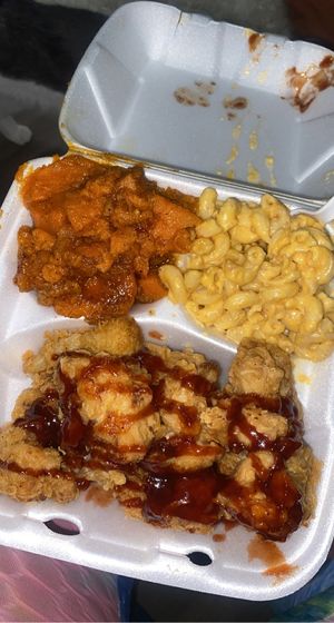 Great Yams, Mac No Cheese and Cauliflower wings ☺️😘👌🏾 *chef’s kiss!!! at H.O.M.E. Vegan Restaurant (TheHouseOfMentalEatery) in Little Rock