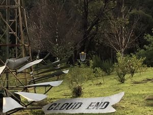 Short par 3 straight at lake at Stephanie's Country Cottages in Drummond North