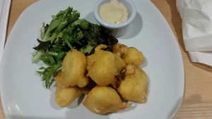 Cauliflower fetters with garlic cheese dip at Luna's Vegan Corner in Cardiff