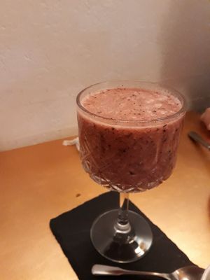 Frullato con mela frutti di bosco ananas at Babi Como in Como