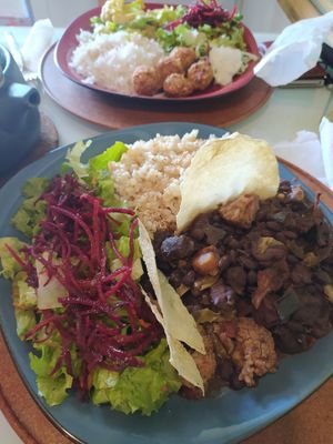 Falafel e feijoada at Gosto Superior in Braga