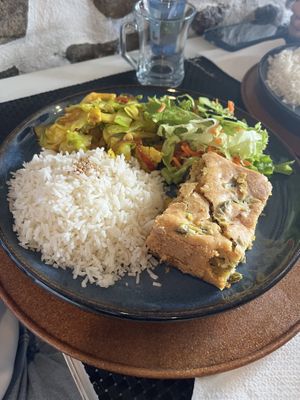 Vegan tart with basmati rice, salad and vegetables in a large dishh  at Gosto Superior in Braga