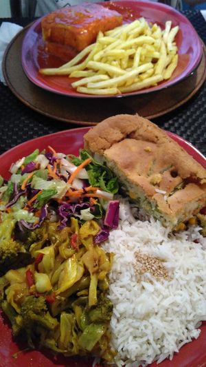 Tarte de legumes e francesinha vegan at Gosto Superior in Braga