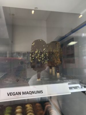 maqnums  at IJssalon Laaker Boere ies in Ohe En Laak