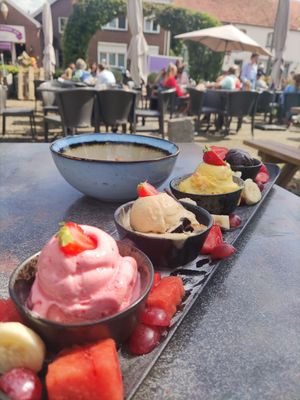  at IJssalon Laaker Boere ies in Ohe En Laak