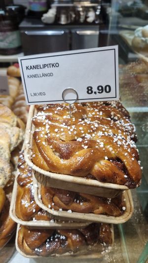vegan kanelipitko (cinnamon pastry) at Kanniston Leipomo - Yliopistonkatu in Helsinki