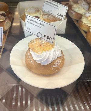   at Kanniston Leipomo - Yliopistonkatu in Helsinki