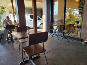 Outdoor dining #Veganuary at Val's Vegan Bake Shop in Hollywood