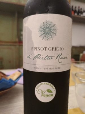 Veggie wines and beers at Circolo Arci Impatto Zero in Pavia