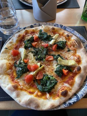 Vegan pizza Verdura at Edenbergers Cafe am See in Fuschl