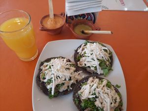 Pata de setas tostadas (mushrooms, greens, vegan cheese) at Veggicano Plant Based in Mexico City