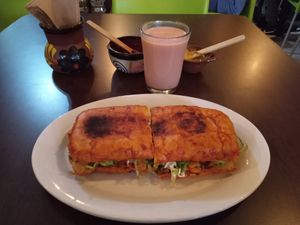 😋 Agua de Mamey y un delicioso Pambazo at Veggicano Plant Based in Mexico City