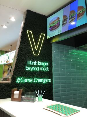 The restaurant at Vedang - green burger | Alexa in Berlin