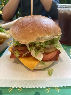 Cheeseburger at Vedang - green burger | Alexa in Berlin