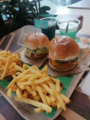Chickburgers at Vedang - green burger | Alexa in Berlin