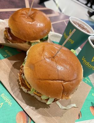 Angry chick burger, veggie burger, coke and rhubarb schorle - Vedang, Berlin  at Vedang - green burger | Alexa in Berlin