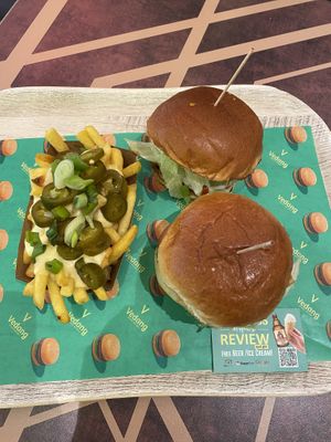 In Berlin for a couple of days. We visited the food court at Alexa. We had the cheesy burger and Babycue with cheese. We shared chili cheesy fries. Fantastic food & service   at Vedang - green burger | Alexa in Berlin