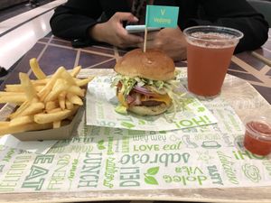 Der Mary-Jane CBD Bürger 🤪 at Vedang - green burger | Alexa in Berlin
