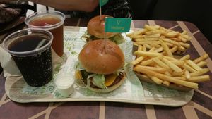 Beyond burger menu en cheeseburger menu at Vedang - green burger | Alexa in Berlin