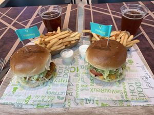 1x Chickenburger und 1x Cheeseburger Menü at Vedang - green burger | Alexa in Berlin