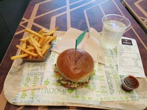 Crispy "chicken" with "bacon" and "cheese" at Vedang - green burger | Alexa in Berlin