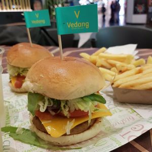 Italian Burger at Vedang - green burger | Alexa in Berlin