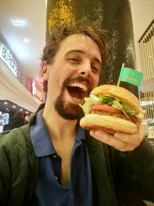 Good times at Vedang - green burger | Alexa in Berlin