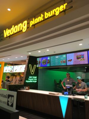 vedang order counter in alexa mall at Vedang - green burger | Alexa in Berlin