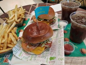 Menu 1 at Vedang - green burger | Alexa in Berlin