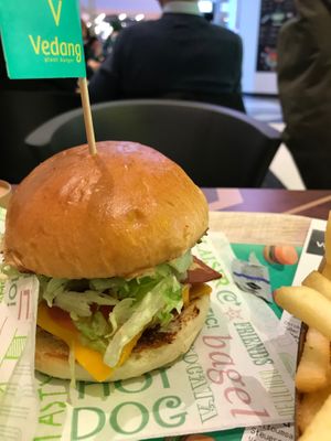 Cheesyburger with bacon at Vedang - green burger | Alexa in Berlin