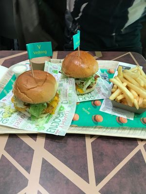 Both our meals - fries to share & mayo at Vedang - green burger | Alexa in Berlin