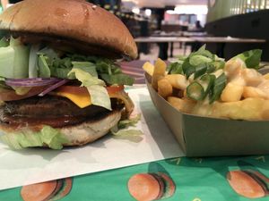 Chili Burger und cheese fries  at Vedang - green burger | Alexa in Berlin