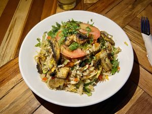 Arroz del wok (18.000 COP) at Roots in Jardin