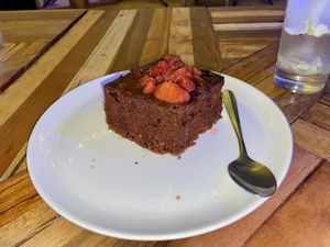 Chocolate cake (4.000 COP) at Roots in Jardin