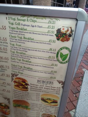 Vegan and vegetarian breakfast menu at Munchees in Reading