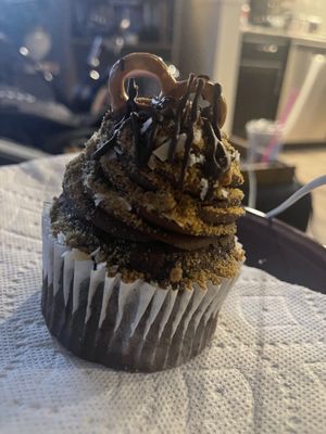 Everything but the kitchen sink gf cupcake #Veganuary at Watercourse Foods in Denver