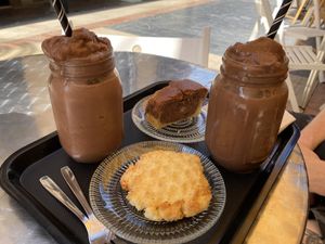 Vegan coconut cookie, chocolate bizcocho and dark choc frappes 😋 at Dos de Azucar  in Oviedo
