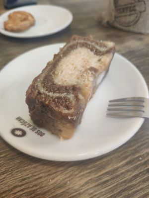 Chocolate vanilla cake at Dos de Azucar  in Oviedo