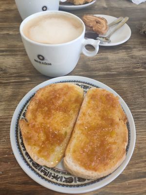 Tomato toast at Dos de Azucar  in Oviedo