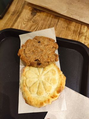 Cookie of coco and almond at Dos de Azucar  in Oviedo