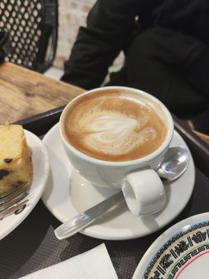 Cafe con leche de soja at Dos de Azucar  in Oviedo