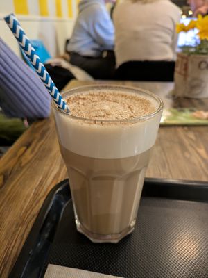 Chai Latte con leche de avellana at Dos de Azucar  in Oviedo