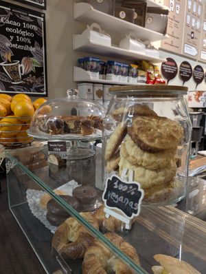 Vegan cookie and cake displayed at Dos de Azucar  in Oviedo