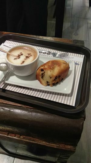 Café con leche de avena y bizcocho vegano at Dos de Azucar  in Oviedo