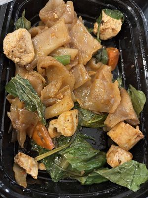 Drunken noodles showing steamed/boiled tofu and romaine lettucee at Rice Factory in Milltown