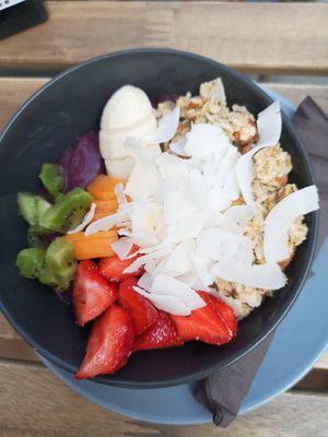 Acai bowl at Melt Cafe in Zagreb