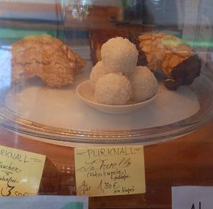 veganes raffaello  und mandelhörnchen at Veganski  in Kiel