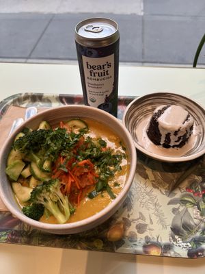 Curry bowl and brownie  at Le Botaniste - GCE in New York City