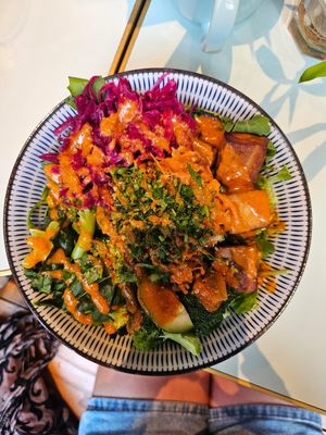 Do it yourself bowl at Le Botaniste - GCE in New York City